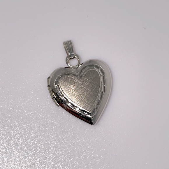 Solid 14K White Gold Heart Locket Vintage Pendant Charm for Necklace or Bracelet - Picture 1 of 10